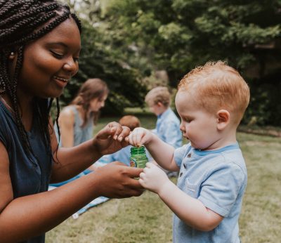 How to handle different age groups when babysitting